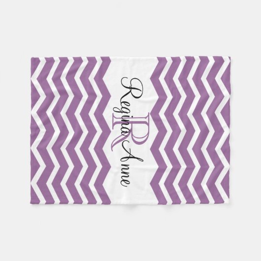 Lila Paarse/Witte Monogram Naam Keepsake Chevron Fleece Deken (Voorkant (Horizontaal))