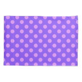 Lila polka-punten op de rand van de periwinkle kussensloop (Achterkant)