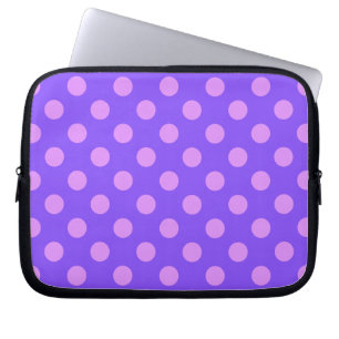 Lila polka-punten op de rand van de periwinkle laptop sleeve