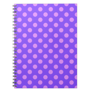 Lila polka-punten op de rand van de periwinkle notitieboek
