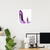 Lila Poster met Stiletto-schoen en lippenstift (Thuiskantoor)