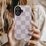 Lila retro controle iPhone 16 hoesje<br><div class="desc">Trendy boho dambord print telefoonhoesje in crème en lila paarse kleuren. Gebruik de ontwerpgereedschappen om uw eigen monogram,  naam of andere tekst toe te voegen of wijzig de achtergrondkleur in creëer een unieke apparaathoes.</div>