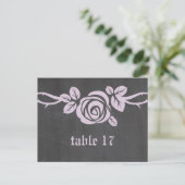 Lila Roos Chalkboard Table Number Briefkaart (Staand voorkant)
