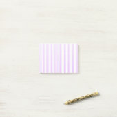 Lila strepen met paars en wit snoep post-it® notes (Op bureau)