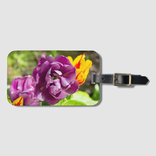 Lila tulpen op een zonnige dag bagagelabel (Voorkant (horizontaal))