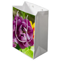 Lila tulpen op een zonnige dag