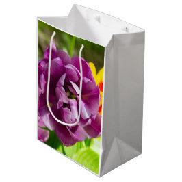 Lila tulpen op een zonnige dag medium cadeauzakje
