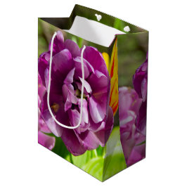 Lila tulpen op een zonnige dag medium cadeauzakje