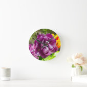 Lila tulpen op een zonnige dag ronde klok (Huis)