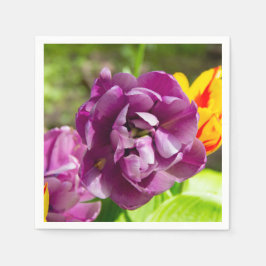 Lila tulpen op een zonnige dag servet