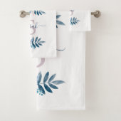 Lila Waterverf Floral Monogram Bad Handdoek (Insitu)