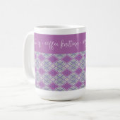 LILAC ARGYLE BREISEL "breien + koffie" Hoge Mok (Voorkant links)