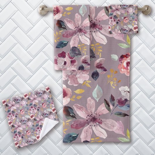 Lilac Floral Pattern Bad Handdoek