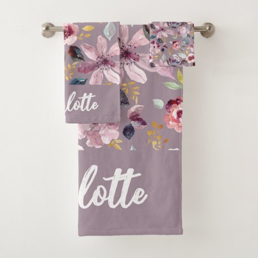 Lilac Floral Pattern Monogram  Bad Handdoek (Insitu)