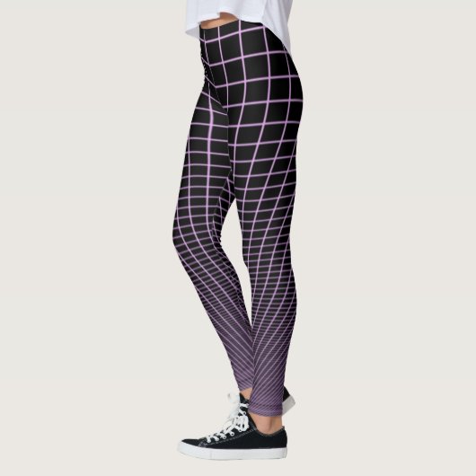 Lilac Glow Grid op zwarte leggings (Links)