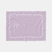 Lilac Purple Wavy Border Monogrammed Fleece Deken (Voorkant (Horizontaal))