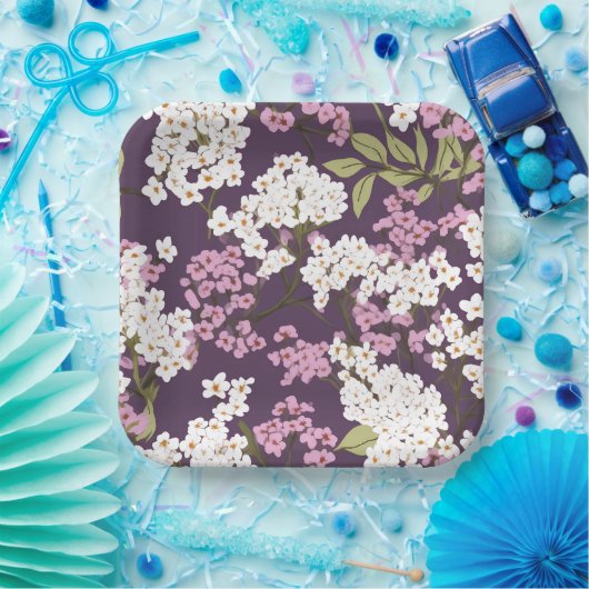 Lilacs op Paarse Papieren Bordje (Feest)