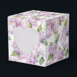 Lilacs Print Feestelijke Behandeldoos Bedankdoosjes<br><div class="desc">De cadeaverdoos is afgebeeld met een paarse bloemenprint. 
Pas dit item aan of koop het zoals afgebeeld.
Tip: Voeg lekkere snoepjes toe en een vrolijke lint.



Gelicenseerde afbeelding</div>