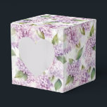 Lilacs Print Party Behandelbox Bedankdoosjes<br><div class="desc">Feestvoordeeldoos is afgebeeld met een lilacs bloemenprint. Pas dit object aan of koop het object zoals het is. Tip: voeg gewoon je geweldige traktaties toe en voeg wat feestelijk lint toe. Afbeelding onder licentie</div>