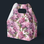 Lilacs Print Party Behandelbox Bedankdoosjes<br><div class="desc">Feestvoordeeldoos is afgebeeld met een lilacs bloemenprint. Pas dit object aan of koop het object zoals het is. Tip: voeg gewoon je geweldige traktaties toe en voeg wat feestelijk lint toe. Afbeelding onder licentie</div>