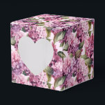Lilacs Print Party Behandelbox Bedankdoosjes<br><div class="desc">Feestvoordeeldoos is afgebeeld met een lilacs bloemenprint. Pas dit object aan of koop het object zoals het is. Tip: voeg gewoon je geweldige traktaties toe en voeg wat feestelijk lint toe. Afbeelding onder licentie</div>
