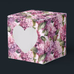 Lilacs Print Party Behandelbox Bedankdoosjes<br><div class="desc">Feestvoordeeldoos is afgebeeld met een lilacs bloemenprint. Pas dit object aan of koop het object zoals het is. Tip: voeg gewoon je geweldige traktaties toe en voeg wat feestelijk lint toe. Afbeelding onder licentie</div>
