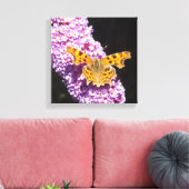 Lillic Flower met een vlinder erop Canvas Afdruk (Insitu (Woonkamer))