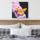 Lillic Flower met een vlinder erop Canvas Afdruk (Insitu (Slaapkamer))