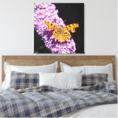 Lillic Flower met een vlinder erop Canvas Afdruk (Insitu (Slaapkamer))