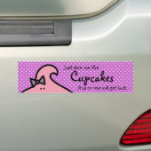 Lil'Miss Cuppy Cake Hiding Bumpersticker (Op auto)