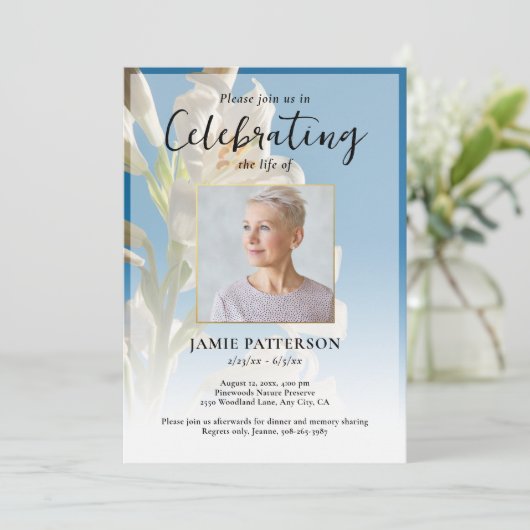 Lily Bloem Viering van het Leven Foto Funeral Kaart (Staand voorkant)