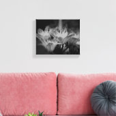 Lily bloemen in zwart-wit canvas afdruk (Insitu (Woonkamer))