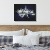 Lily bloemen in zwart-wit canvas afdruk (Insitu (Slaapkamer))
