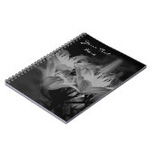 Lily bloemen in zwart-wit notitieboek (Linkerzijde)