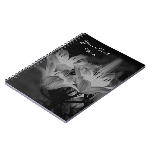 Lily bloemen in zwart-wit notitieboek (Linkerzijde)