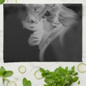 Lily bloemen in zwart-wit theedoek (Gevouwen)