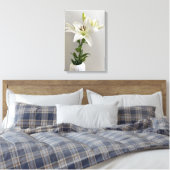 Lily Lullaby | Wit Eenvoudig Bloemschilderij Canvas Afdruk (Insitu (Slaapkamer))