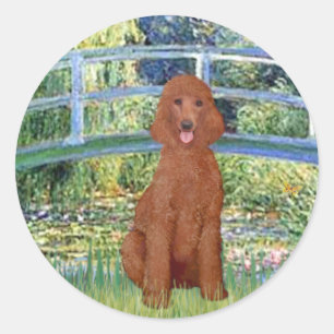 Lily Pond Brug - Donkerrode standaardpoedel #1 Ronde Sticker