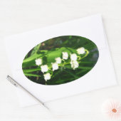 Lily van de vallei bloeit ovale sticker (Envelop)