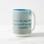 Lily Waterverf & Pasteleieren met konijn in mand Tweekleurige Koffiemok (Voorkant rechts)