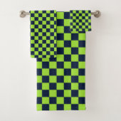 Lime and navy checkerboard pattern bad handdoek (Insitu)