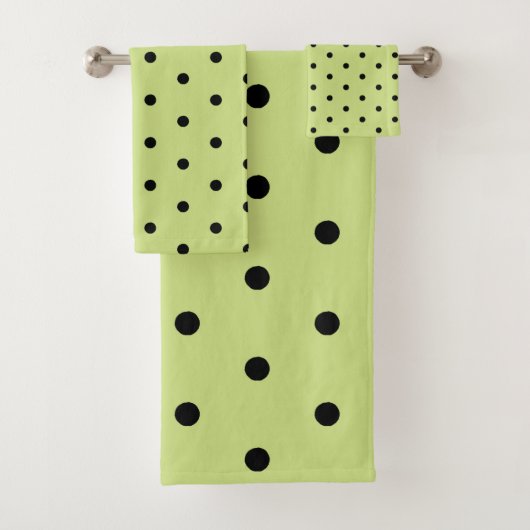 Lime Chartreuse Whimsical Zwarte Stippen Bad Handdoek (Insitu)