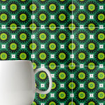 Lime Green Black en White Mosaic Geometric Pattern Tegeltje<br><div class="desc">Moderne vormgeving van elegante keramische tegel met een naadloos patroon van geometrische vormen in smaragdgroen,  kalkgroen,  zwart en wit.</div>