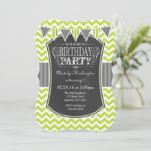 Lime Green Chalkboard Chevron verjaardagsuitnodigi Kaart (Staand voorkant)