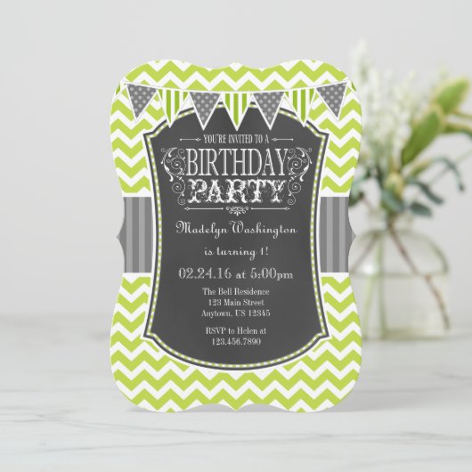 Lime Green Chalkboard Chevron verjaardagsuitnodigi Kaart (Staand voorkant)