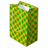 Lime Green Clover Ribbon van Kenneth Yoncich Medium Cadeauzakje (Achterkant Gekanteld)