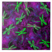 Lime Green Dragonflies op Roze & Paarse Tegeltje (Voorkant)