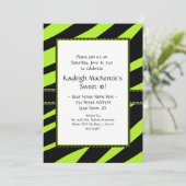 Lime Green en Black Zebra Stripes Sweet 16 Invita Kaart (Staand voorkant)