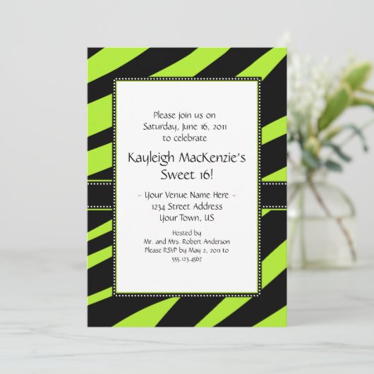 Lime Green en Black Zebra Stripes Sweet 16 Invita Kaart (Staand voorkant)