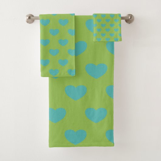 Lime Green en Blue Simple Cute Heart Pattern Bad Handdoek (Insitu)